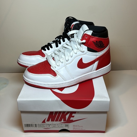 Air Jordan 1 OG - Picture 3 of 4